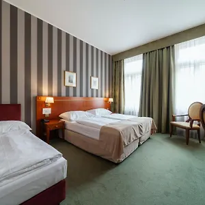 Raffaello 4*, Praga Czechy